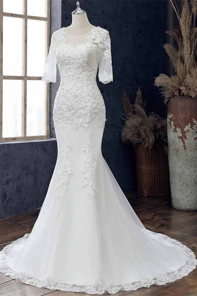 Robe de mariée sirène blanche à manches mi-longues et bijoux